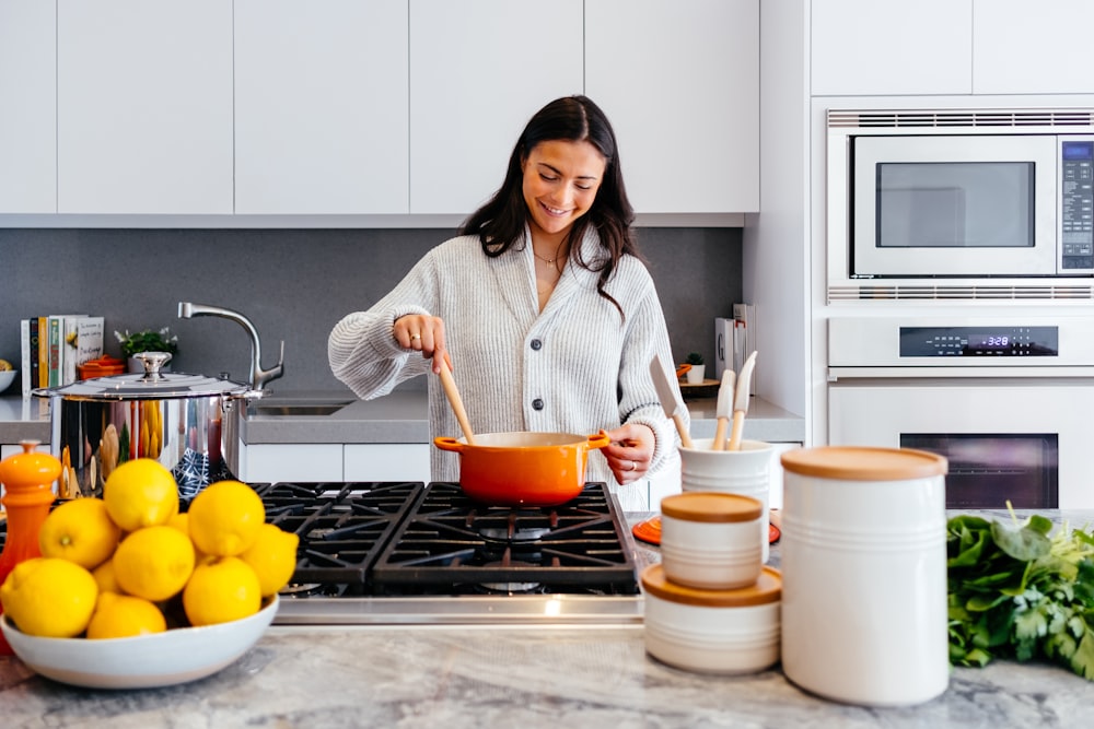Deep Kitchen Cleaning & Grease Removal